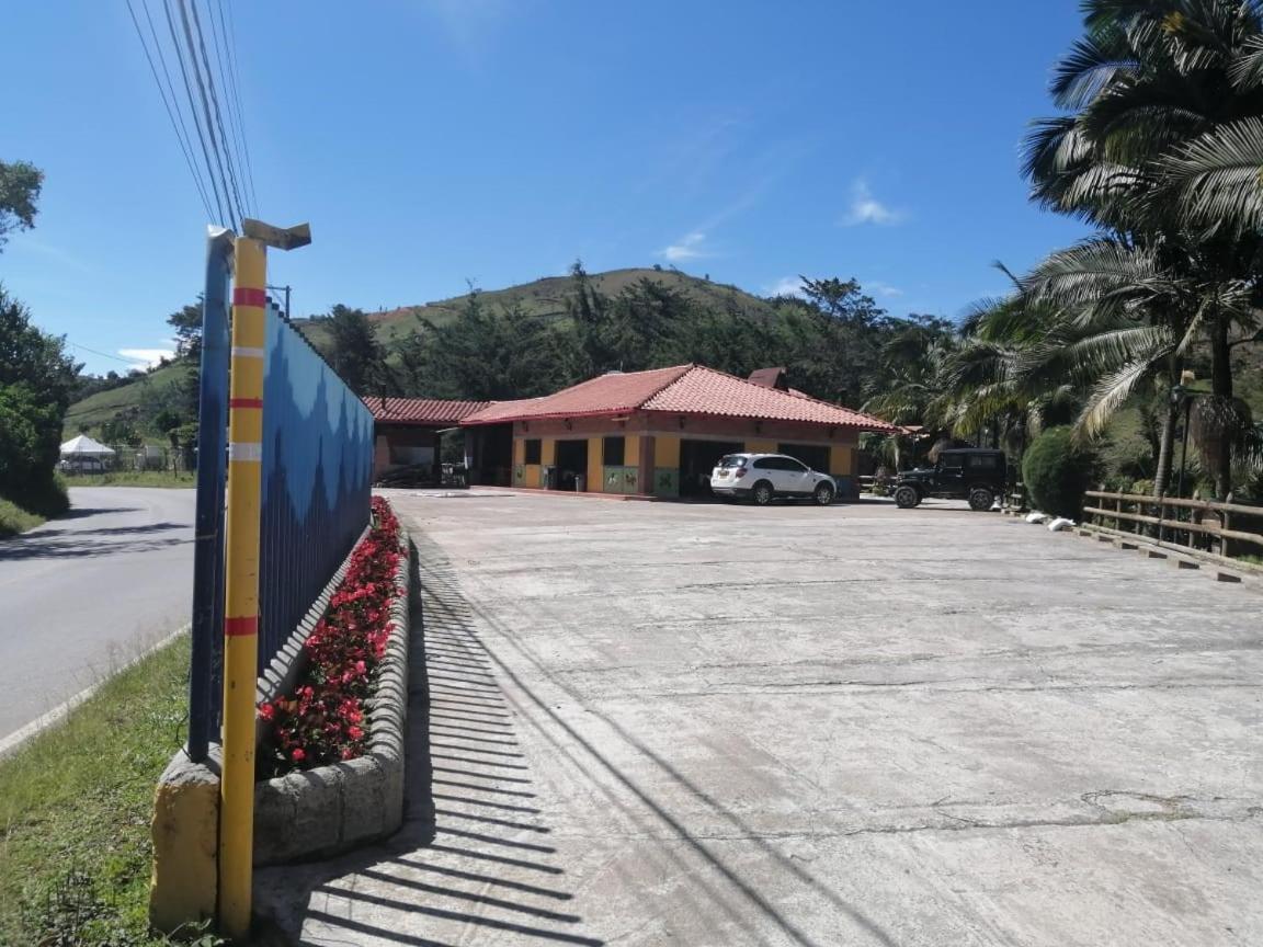 Hotel El Potrillo El Penol  Εξωτερικό φωτογραφία
