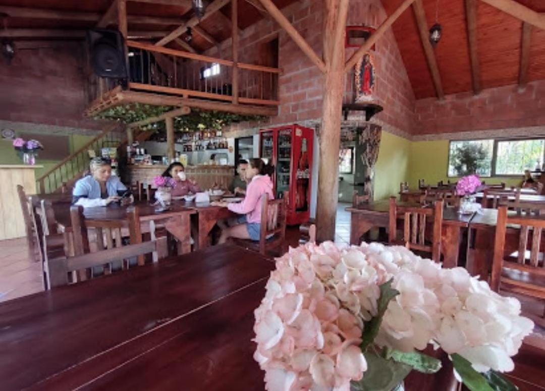 Hotel El Potrillo El Penol  Εξωτερικό φωτογραφία